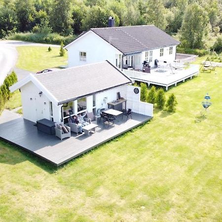 Feriehus Ved Sjoen Tomra エクステリア 写真