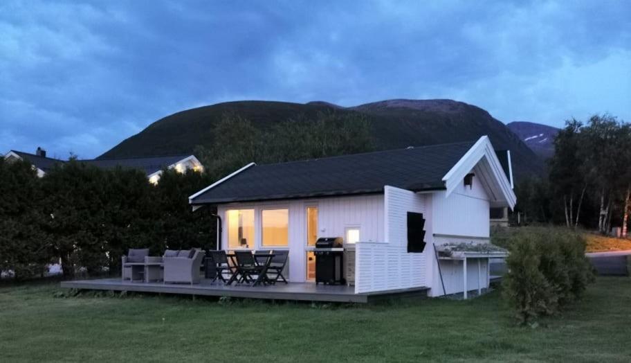 Feriehus Ved Sjoen Tomra エクステリア 写真